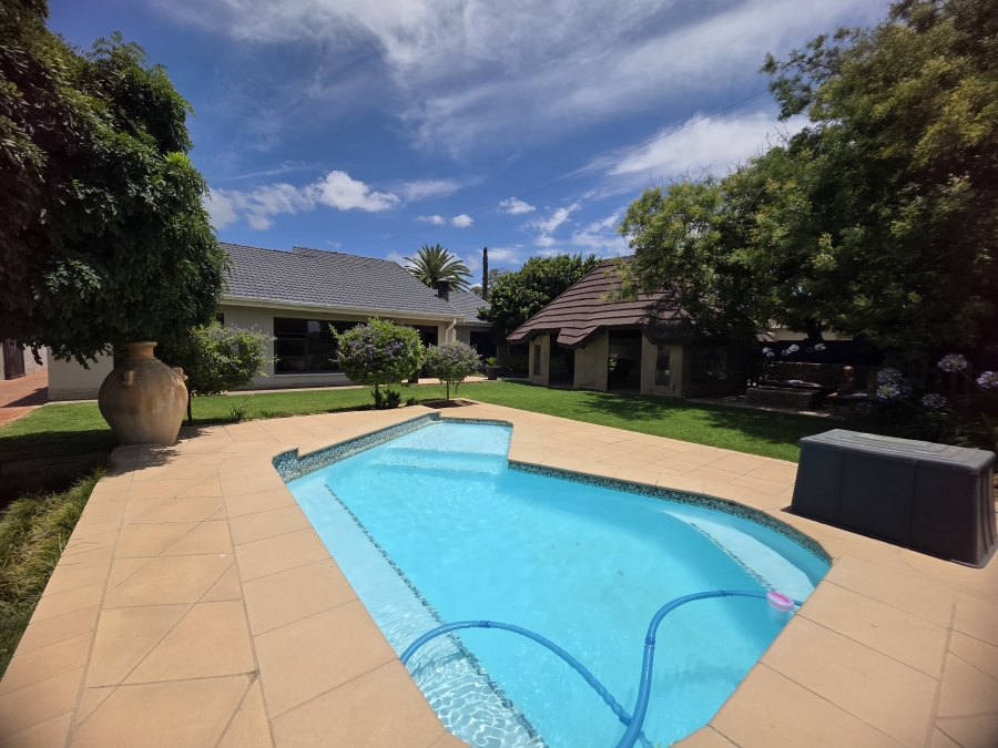To Let 6 Bedroom Property for Rent in Riebeeckstad Free State